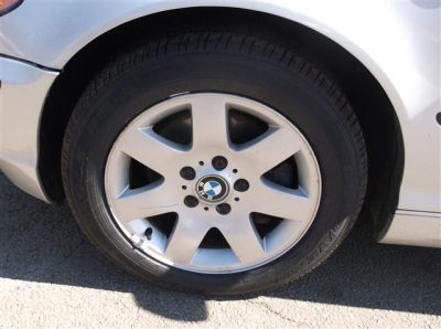 2003 BMW 325  xi