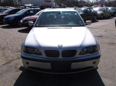 2003 BMW 325  xi