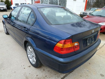 2003 BMW 325  i