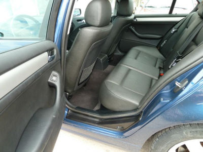 2003 BMW 325  i