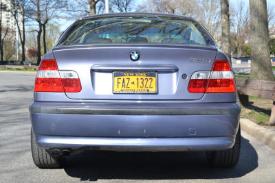 2002 BMW 325  i