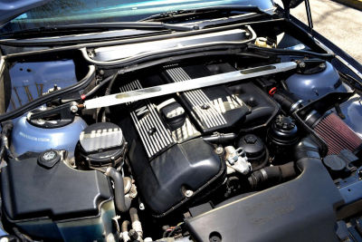 2002 BMW 325  i