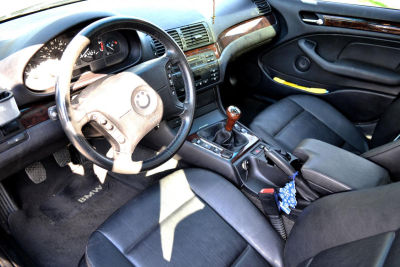 2002 BMW 325  i