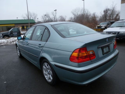2002 BMW 325  i