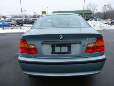 2002 BMW 325  i
