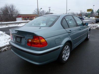 2002 BMW 325  i