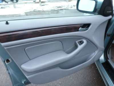2002 BMW 325  i