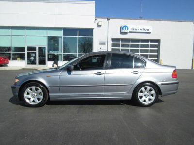 2005 BMW 325  i