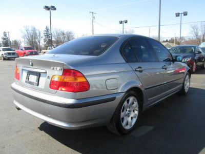 2005 BMW 325  i