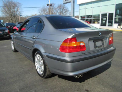 2005 BMW 325  i