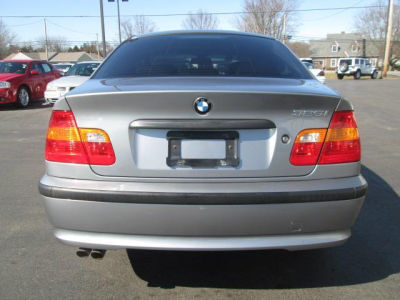2005 BMW 325  i