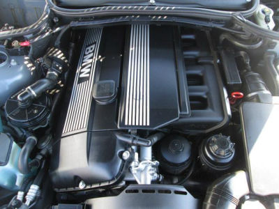2005 BMW 325  i