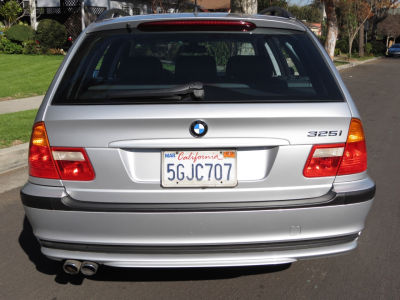 2003 BMW 325  iT