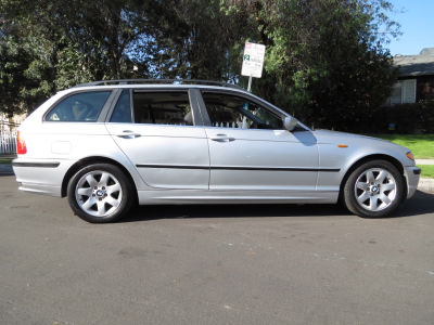 2003 BMW 325  iT