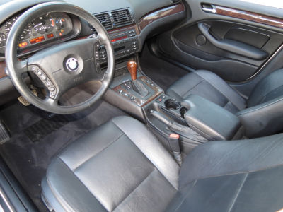 2003 BMW 325  iT