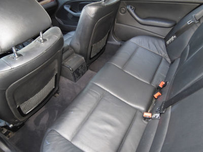 2003 BMW 325  iT
