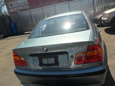 2004 BMW 325 xi