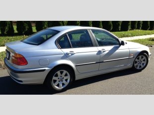 2001 BMW 325  i