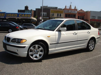 2002 BMW 325  xi