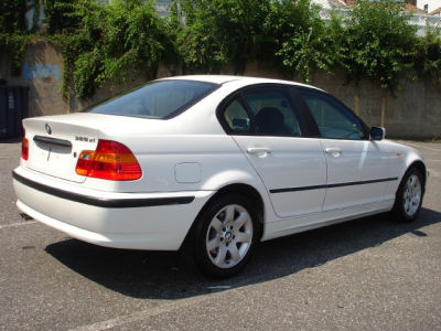 2002 BMW 325  xi