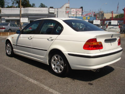 2002 BMW 325  xi