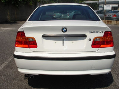 2002 BMW 325  xi