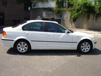2002 BMW 325  xi