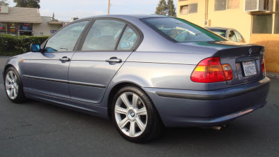 2002 BMW 325  i
