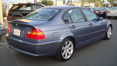 2002 BMW 325  i