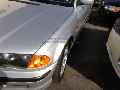2001 BMW 325  i