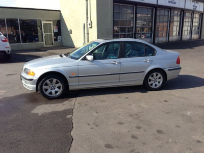 2001 BMW 325 i