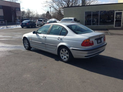 2001 BMW 325 i