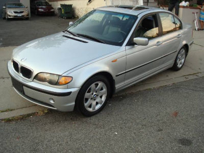 2002 BMW 325  xi