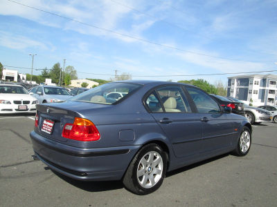 2001 BMW 325 i