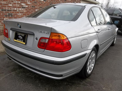 2001 BMW 325  i