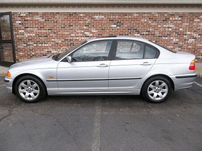 2001 BMW 325  i