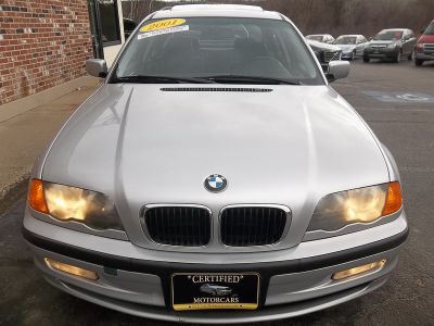 2001 BMW 325  i