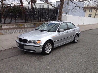 2004 BMW 325  i