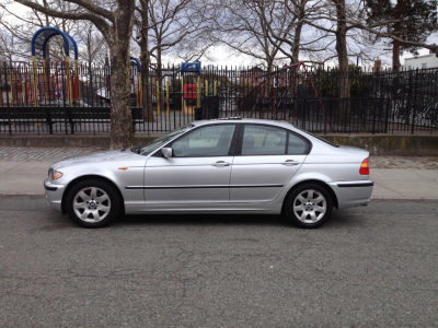 2004 BMW 325  i