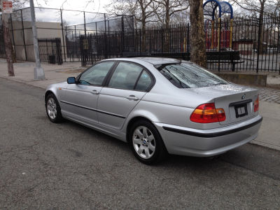 2004 BMW 325  i