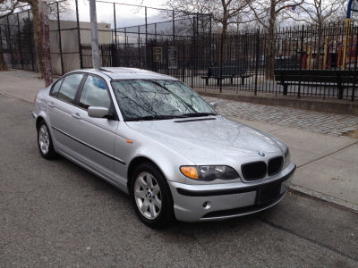2004 BMW 325  i