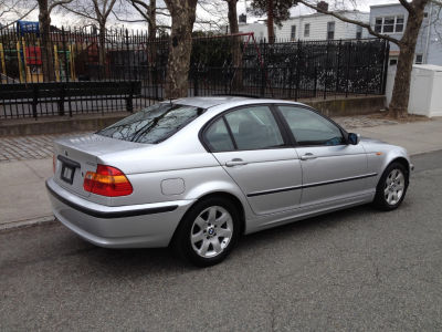 2004 BMW 325  i