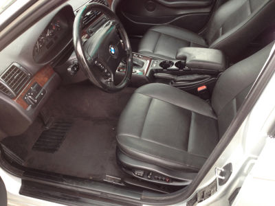 2004 BMW 325  i