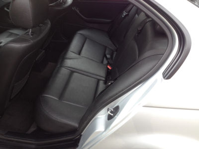 2004 BMW 325  i