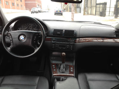 2004 BMW 325  i