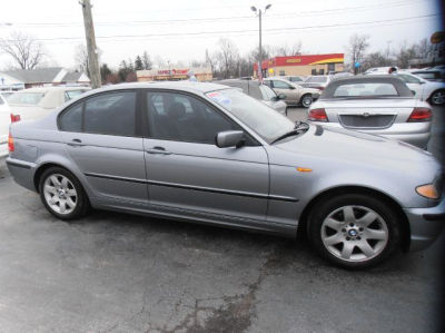 2004 BMW 325  i