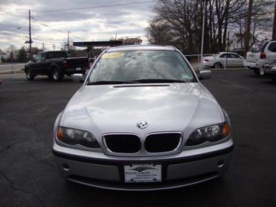 2003 BMW 325  xi