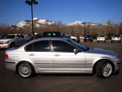 2001 BMW 325  i