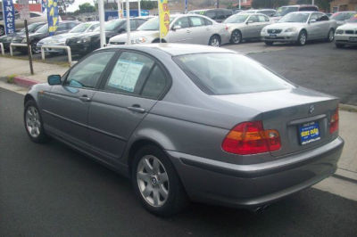 2003 BMW 325  i