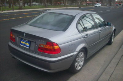 2003 BMW 325  i